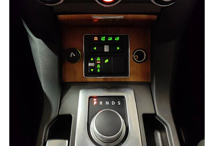 Land Rover Discovery 3.0 SDV6 AT 4WD (249 л.с.) Graphite LE Черный в АВИЛОН. Слайд №21