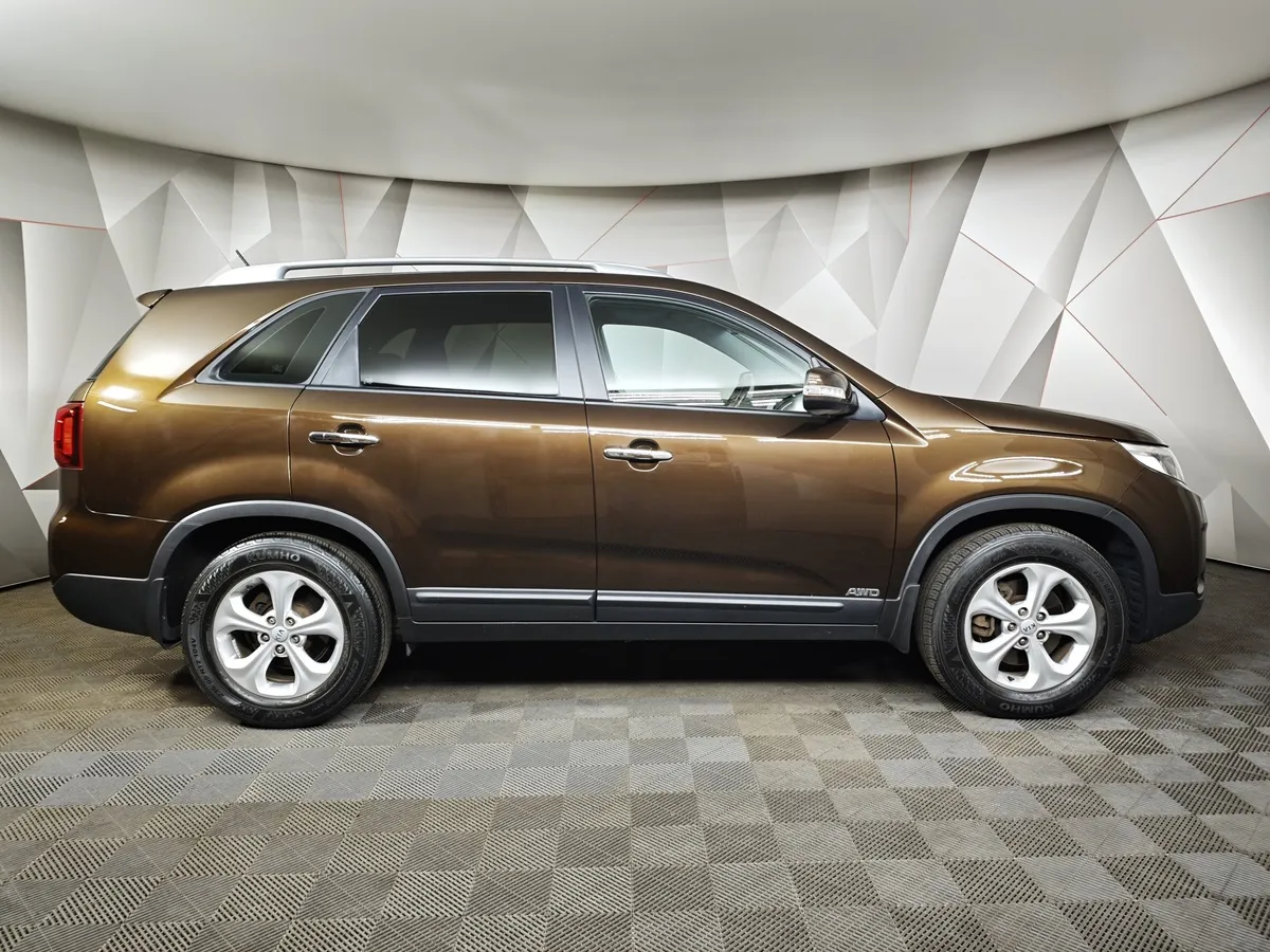 Kia Sorento 2.4 AT 4WD (175 л.с.) Comfort Коричневый в АВИЛОН. Слайд №6