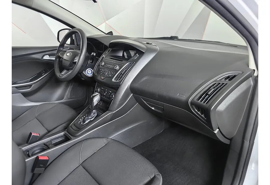 Ford Focus 1.6 PowerShift (105 л.с.) Trend Белый в АВИЛОН. Слайд №12