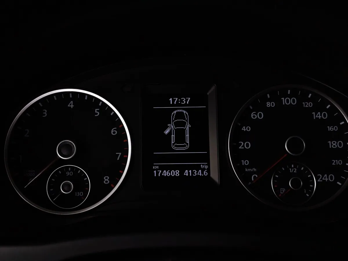 Volkswagen Tiguan 2.0 TSI 4Motion AT (180 л.с.) Sport&Style Серебристый в АВИЛОН. Слайд №17