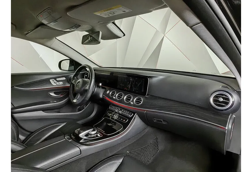 Mercedes-Benz E-Класс E 400 d 4MATIC 9G-TRONIC (333 л.с.) Luxury Черный в АВИЛОН. Слайд №9