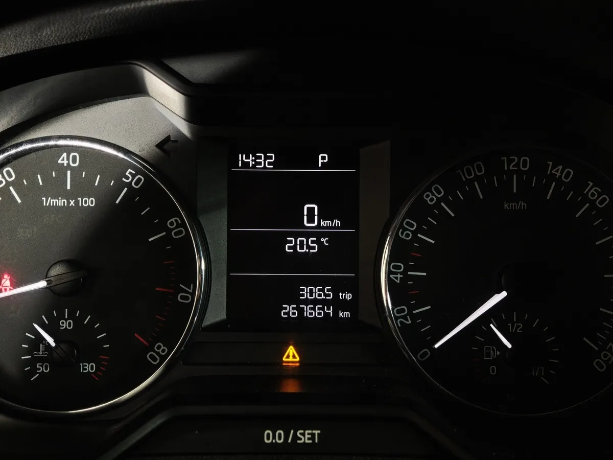Skoda Octavia 1.6 MPI AT (110 л.с.) Черный в АВИЛОН. Слайд №18