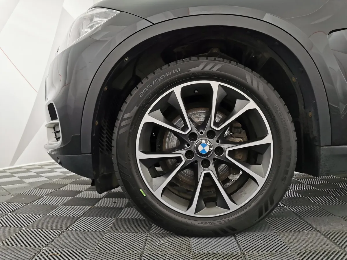 BMW X5 xDrive30d Steptronic (249 л.с.) Черный в АВИЛОН. Слайд №7