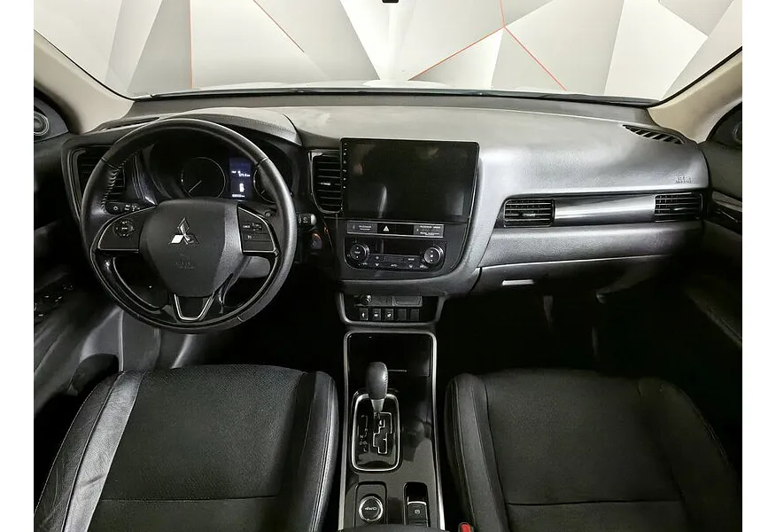 Mitsubishi Outlander 2.0 CVT 4WD (146 л.с.) Серебристый в АВИЛОН. Слайд №12