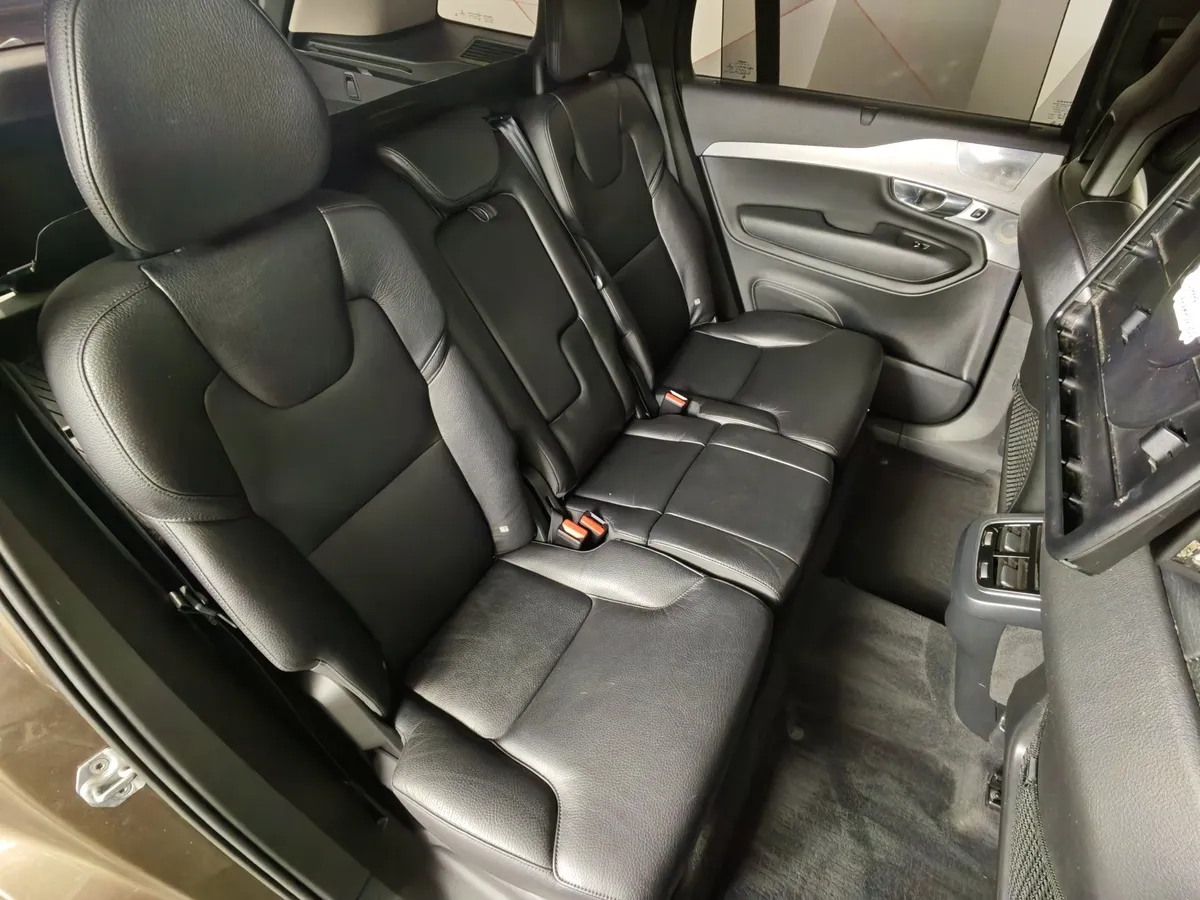 Volvo XC90 2.0 AT AWD D5 (5 мест) (225 л.с.) Inscription Коричневый в АВИЛОН. Слайд №17