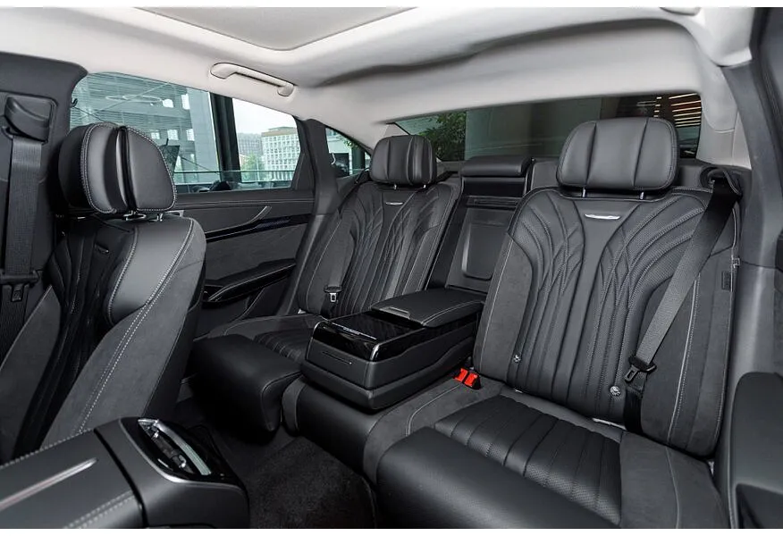 Hongqi H9 2.0 DCT RWD (245 л.с.) Deluxe Черный в АВИЛОН. Слайд №13