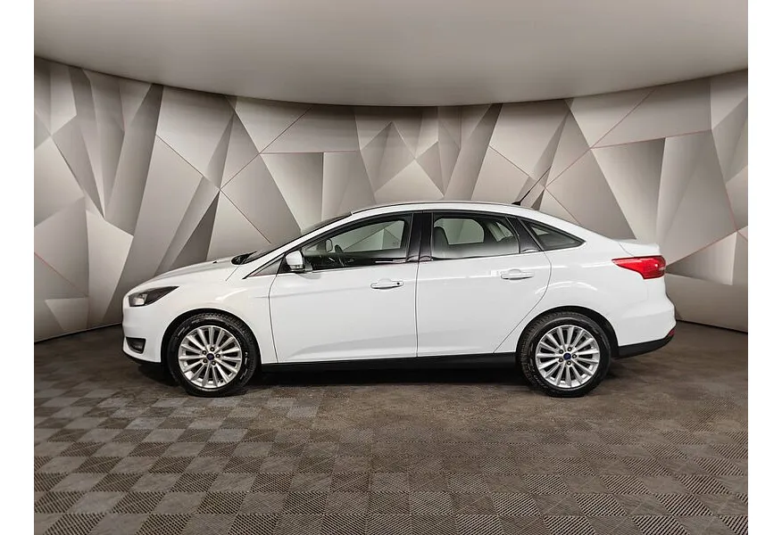 Ford Focus 1.6 PowerShift (125 л.с.) Titanium Белый в АВИЛОН. Слайд №5