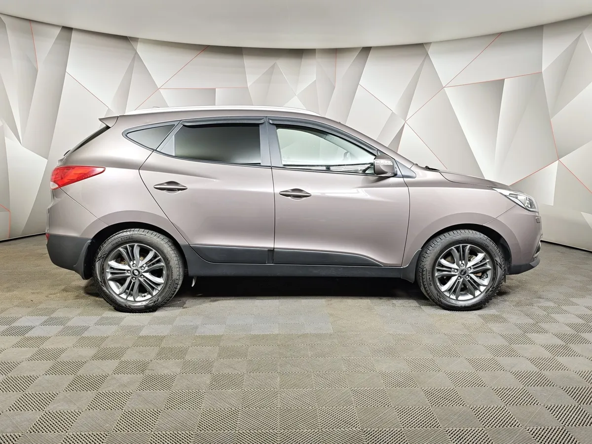 Hyundai ix35 2.0 AT 4WD (150 л.с.) Travel Коричневый в АВИЛОН. Слайд №6