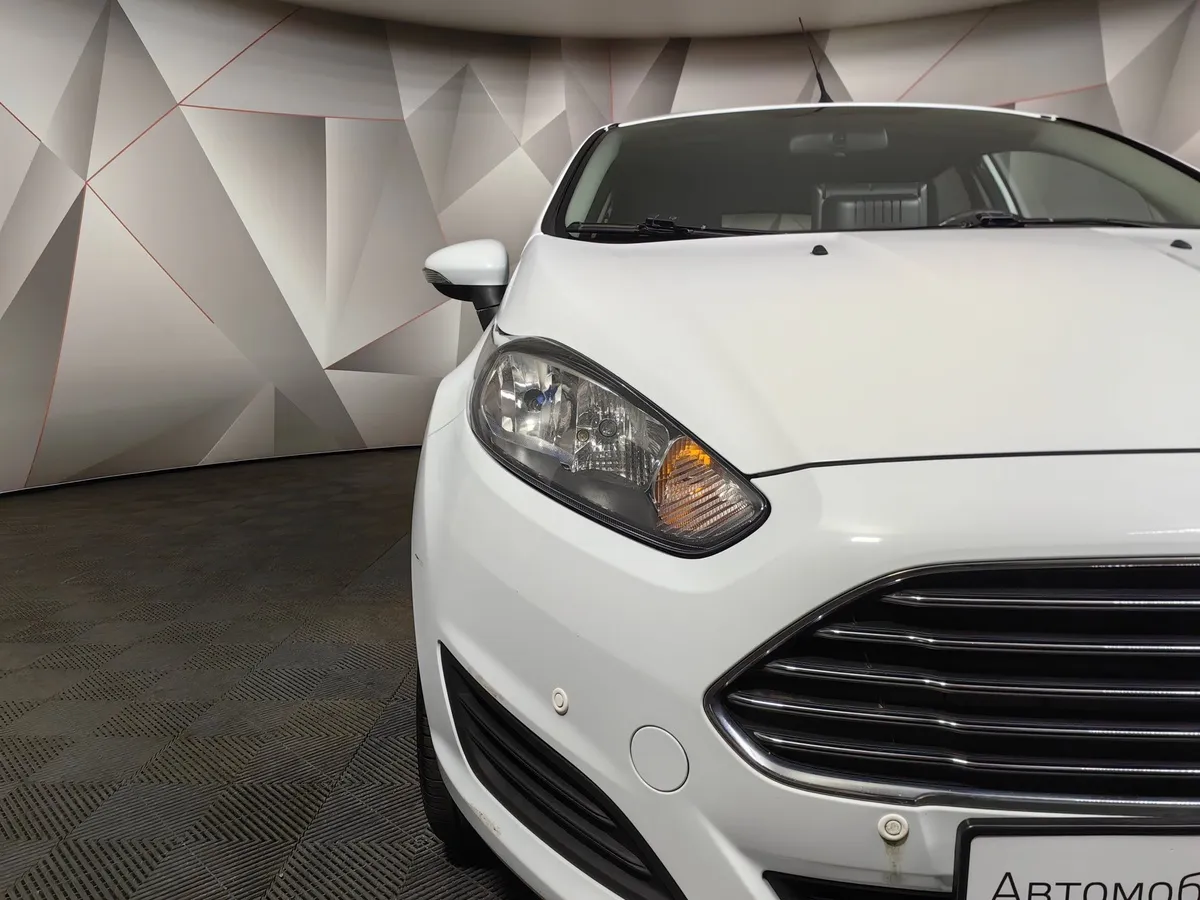 Ford Fiesta 1.4 MT (80 л.с.) Ghia Белый в АВИЛОН. Слайд №10