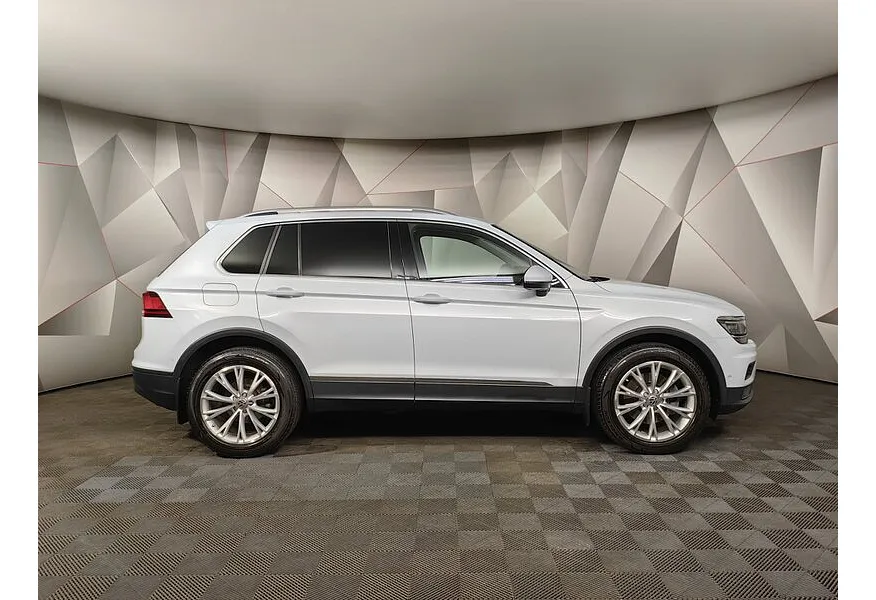 Volkswagen Tiguan 2.0 TSI 4Motion AT (180 л.с.) Status Белый в АВИЛОН. Слайд №4
