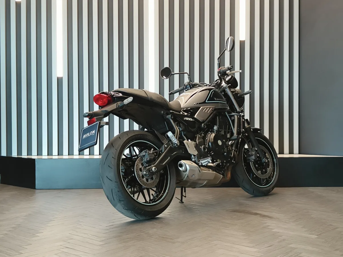 Kawasaki Z650RS 649 см³ (68 л.с.) (68) 649 Серый в АВИЛОН. Слайд №8