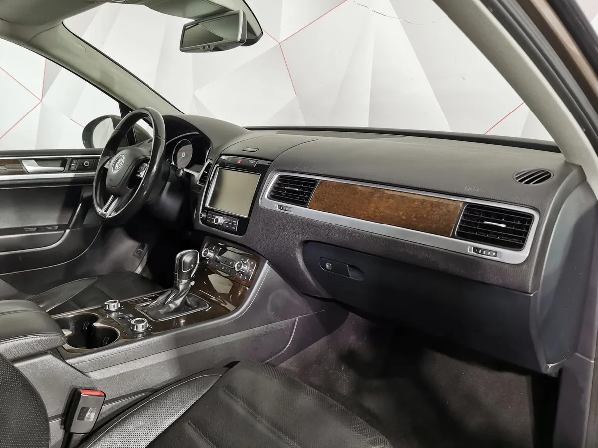 Volkswagen Touareg 3.0 TDI Tiptronic 4Motion (245 л.с.) V6 TDI Коричневый в АВИЛОН. Слайд №12
