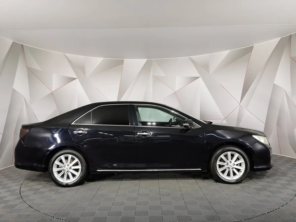 Toyota Camry 2.5 AT (181 л.с.) Черный в АВИЛОН. Слайд №6