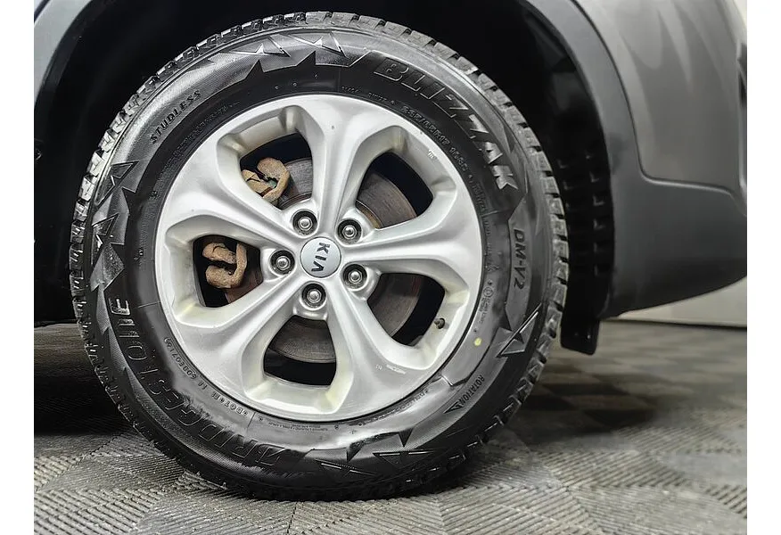 Kia Sorento 2.5 MPI 4WD AT (180 л.с.) Comfort Серый в АВИЛОН. Слайд №9