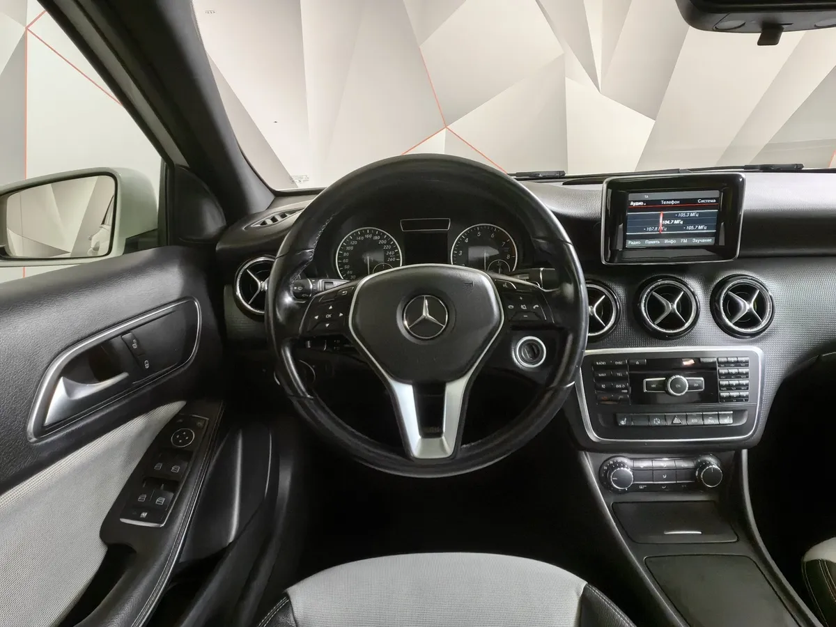 Mercedes-Benz A-Класс A 180 7G-DCT (122 л.с.) Особая серия Белый в АВИЛОН. Слайд №18