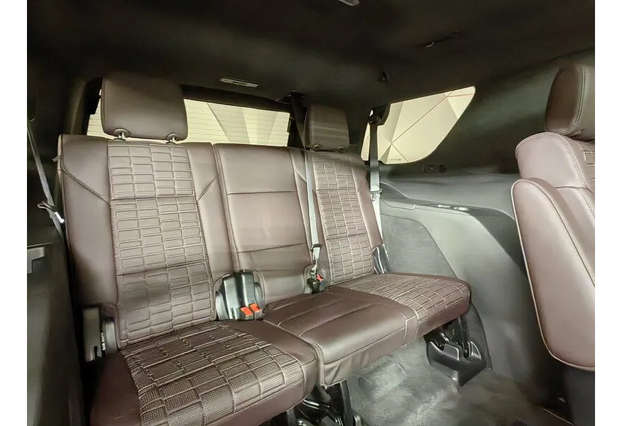 АВИЛОН - Cadillac Escalade V 6.2 AT 4WD (690 л.с.) V-series Черный - slide 13