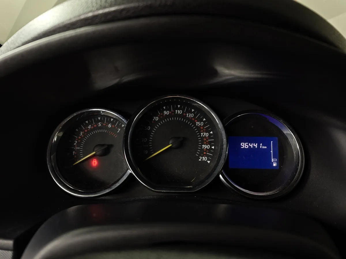 Renault Sandero 1.6 MT (113 л.с.) Stepway Drive Синий в АВИЛОН. Слайд №17