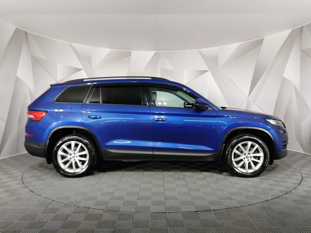 Skoda Kodiaq 2.0 TSI DSG 4X4 (180 л.с.) Синий в АВИЛОН. Слайд №6