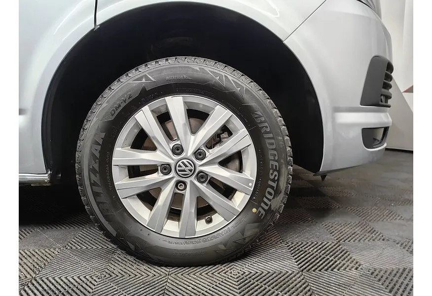 Volkswagen Multivan 2.0 TDI DSG (140 л.с.) Trendline Серебристый в АВИЛОН. Слайд №9