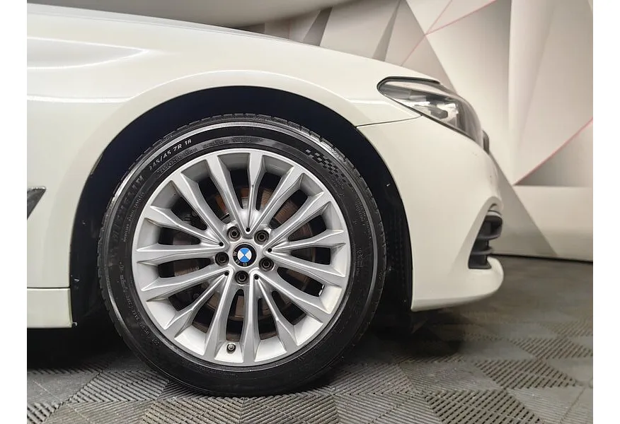 BMW 5 серия 530i xDrive Steptronic (249 л.с.) Белый в АВИЛОН. Слайд №7