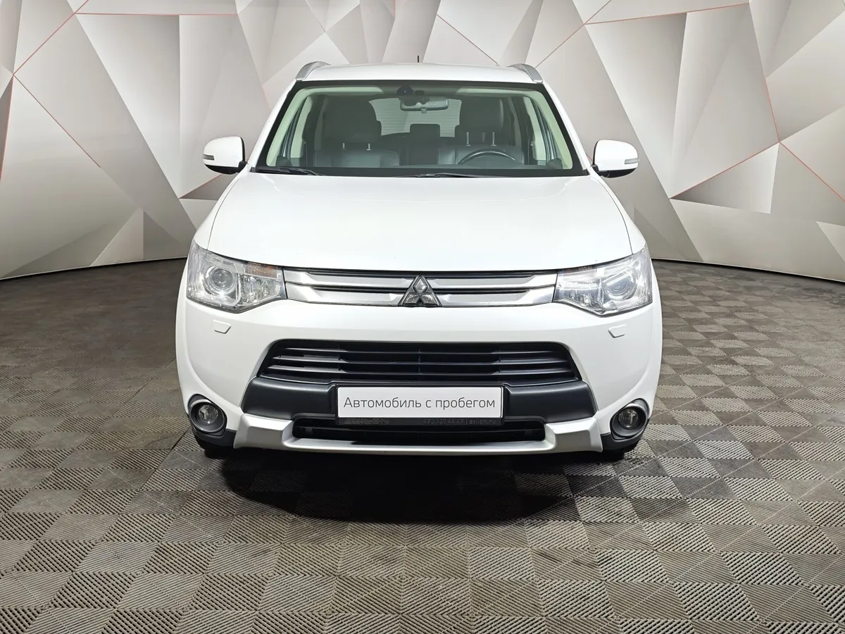 Mitsubishi Outlander 2.4 MIVEC CVT 4WD (167 л.с.) Ultimate Plus Белый в АВИЛОН. Слайд №7
