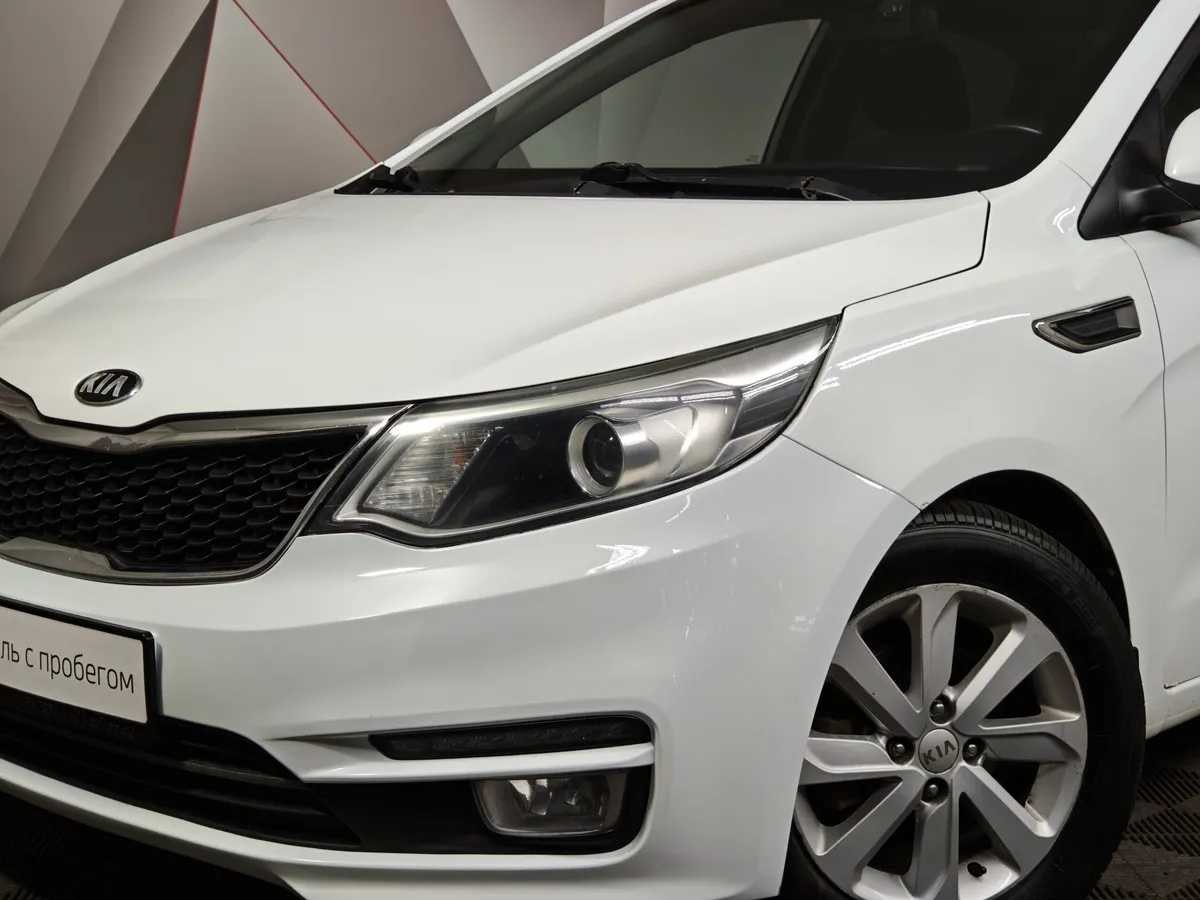 Kia Rio 1.6 MT (123 л.с.) Luxe Белый в АВИЛОН. Слайд №10