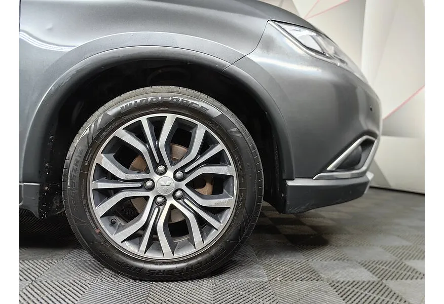 Mitsubishi Outlander 2.0 CVT 4WD (146 л.с.) Instyle E29 Серый в АВИЛОН. Слайд №17