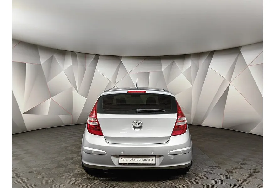 Hyundai i30 1.6 MT (122 л.с.) Серебристый в АВИЛОН. Слайд №8