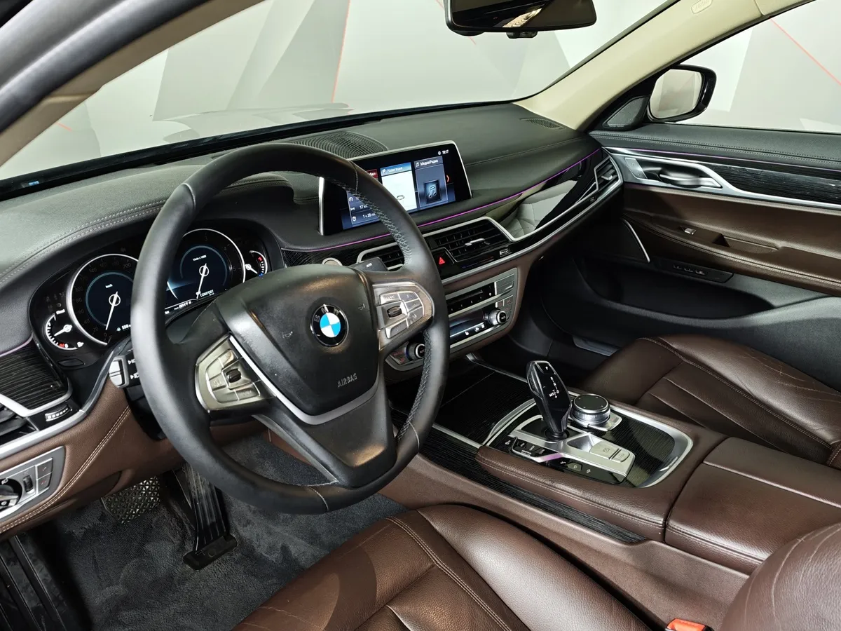 BMW 7 серия 730Ld xDrive AT (249 л.с.) Exclusive Черный в АВИЛОН. Слайд №12
