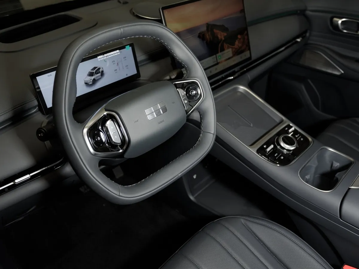 Geely EX5 EM-R 1.5 REEV AT FWD (68 л.с.) Max Белый в АВИЛОН. Слайд №2