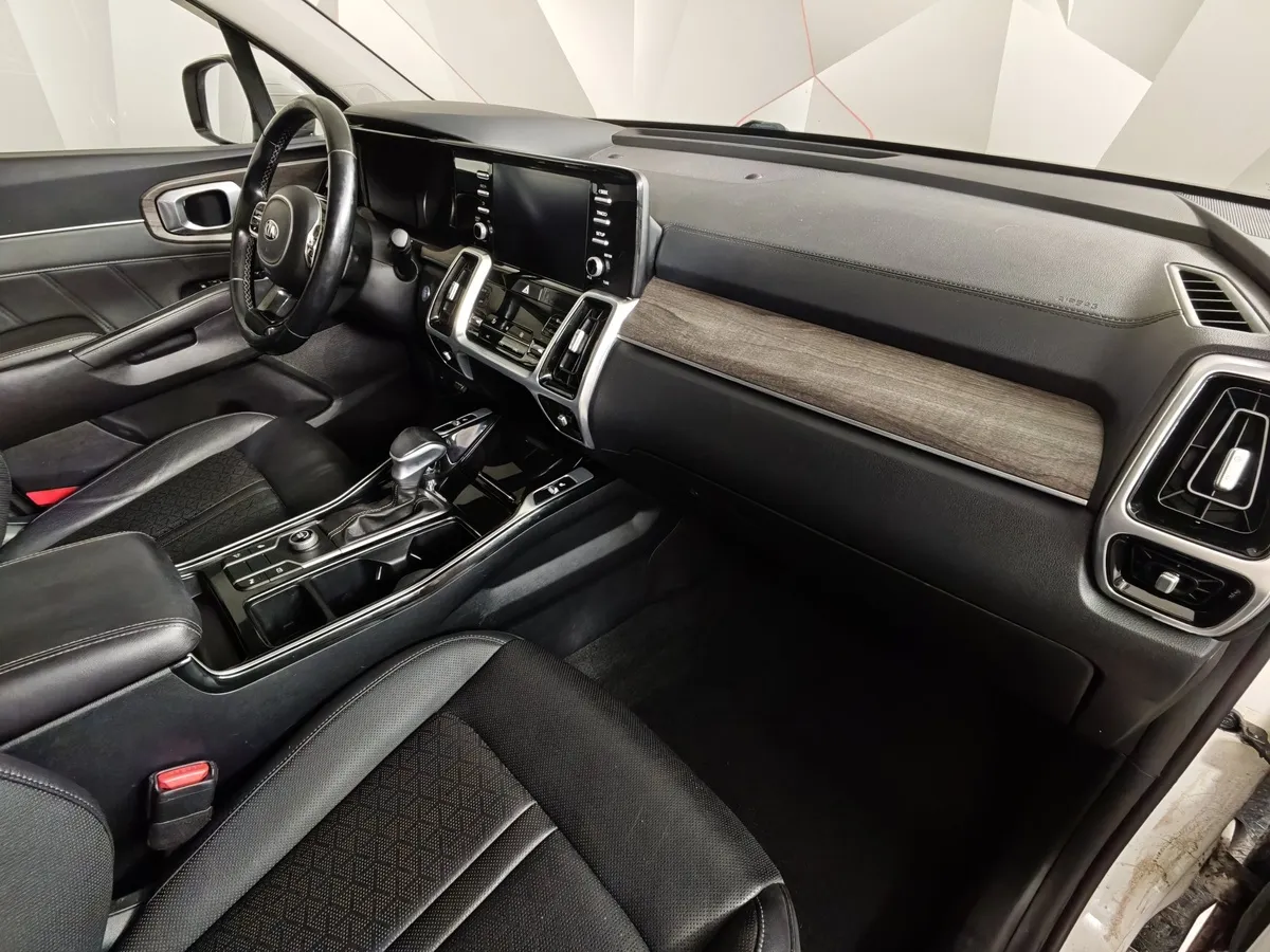 Kia Sorento 2.5 MPI 4WD AT (180 л.с.) Comfort Белый в АВИЛОН. Слайд №13