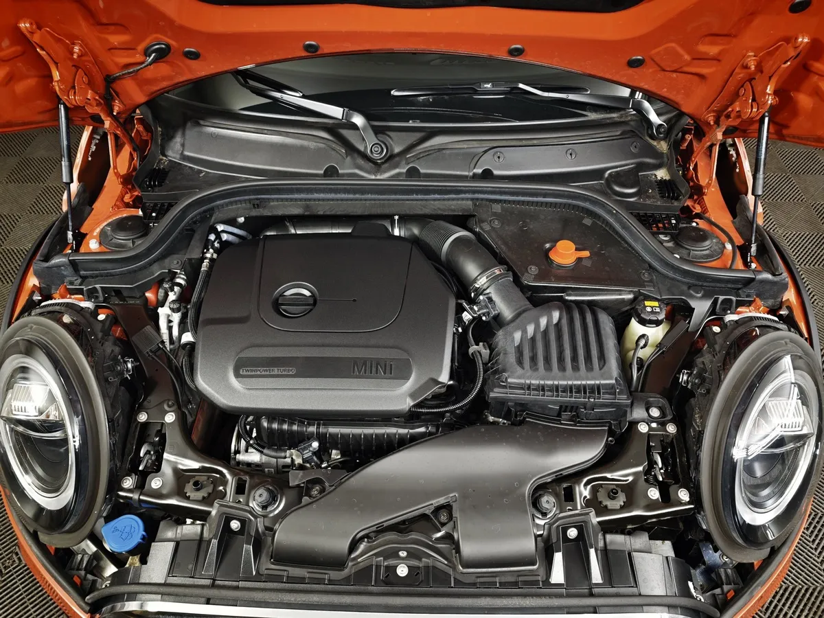 Mini 5 дверей Cooper 1.5 AMT (136 л.с.) Оранжевый в АВИЛОН. Слайд №10
