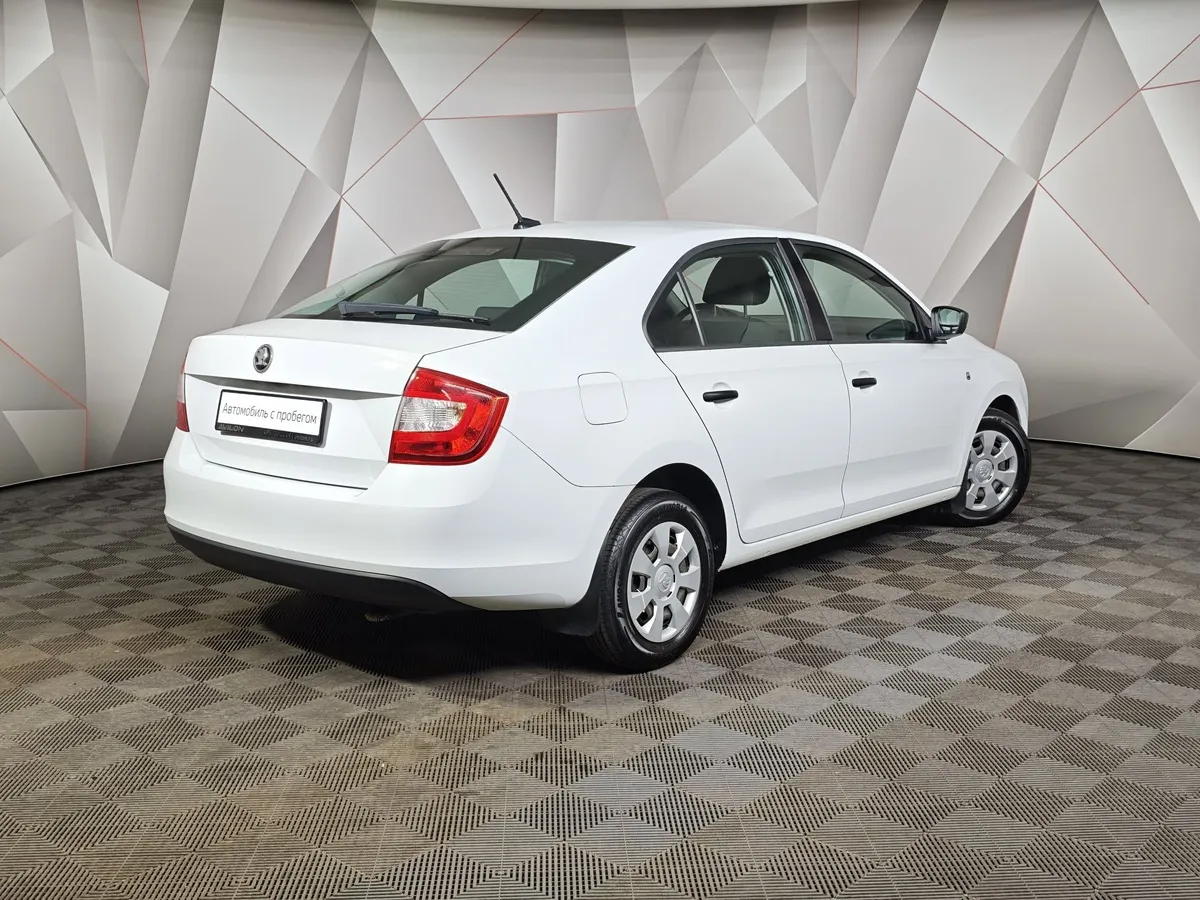 Skoda Rapid 1.6 MT (90 л.с.) Белый в АВИЛОН. Слайд №2