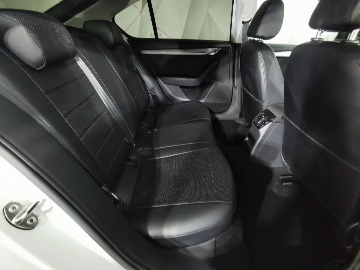 Skoda Octavia 1.6 MPI AT (110 л.с.) Белый в АВИЛОН. Слайд №15