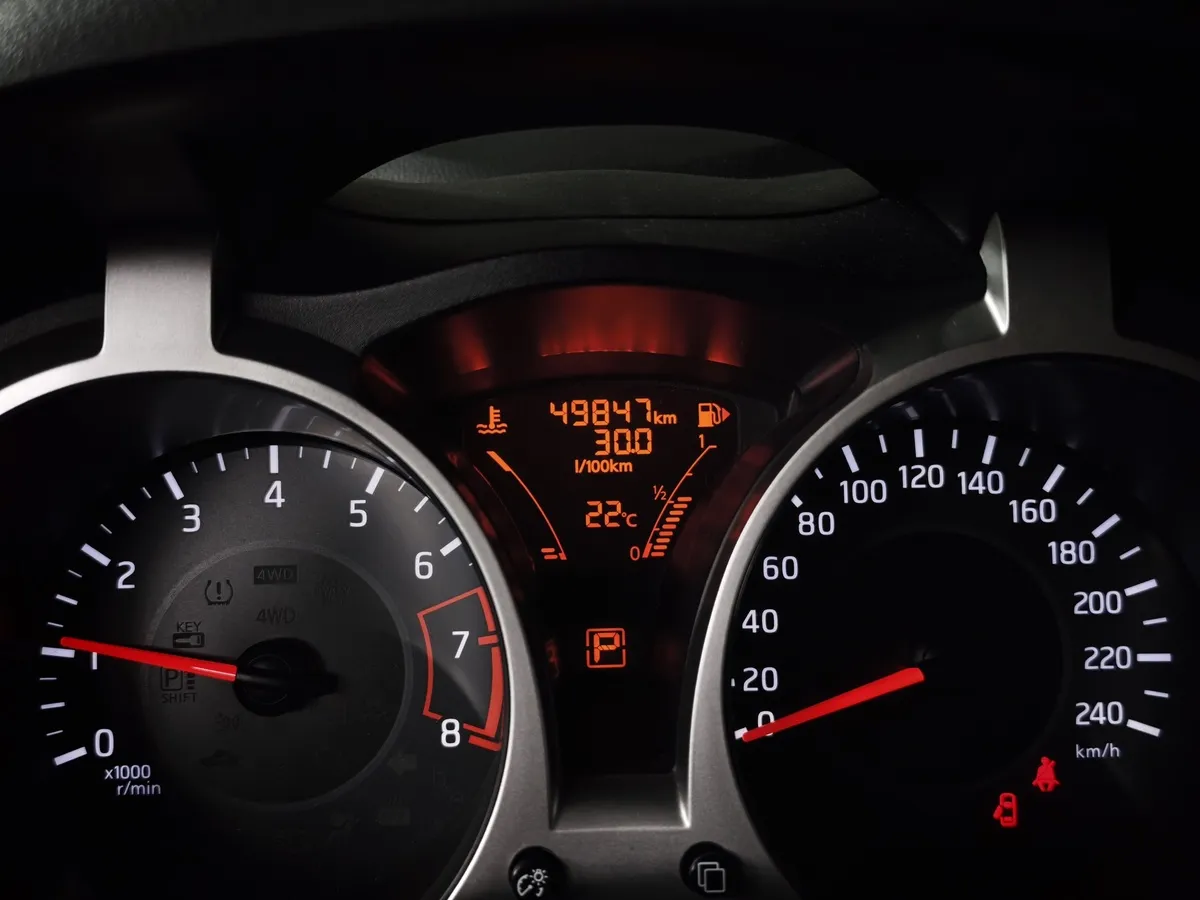 Nissan Juke 1.6 CVT (117 л.с.) Серый в АВИЛОН. Слайд №17