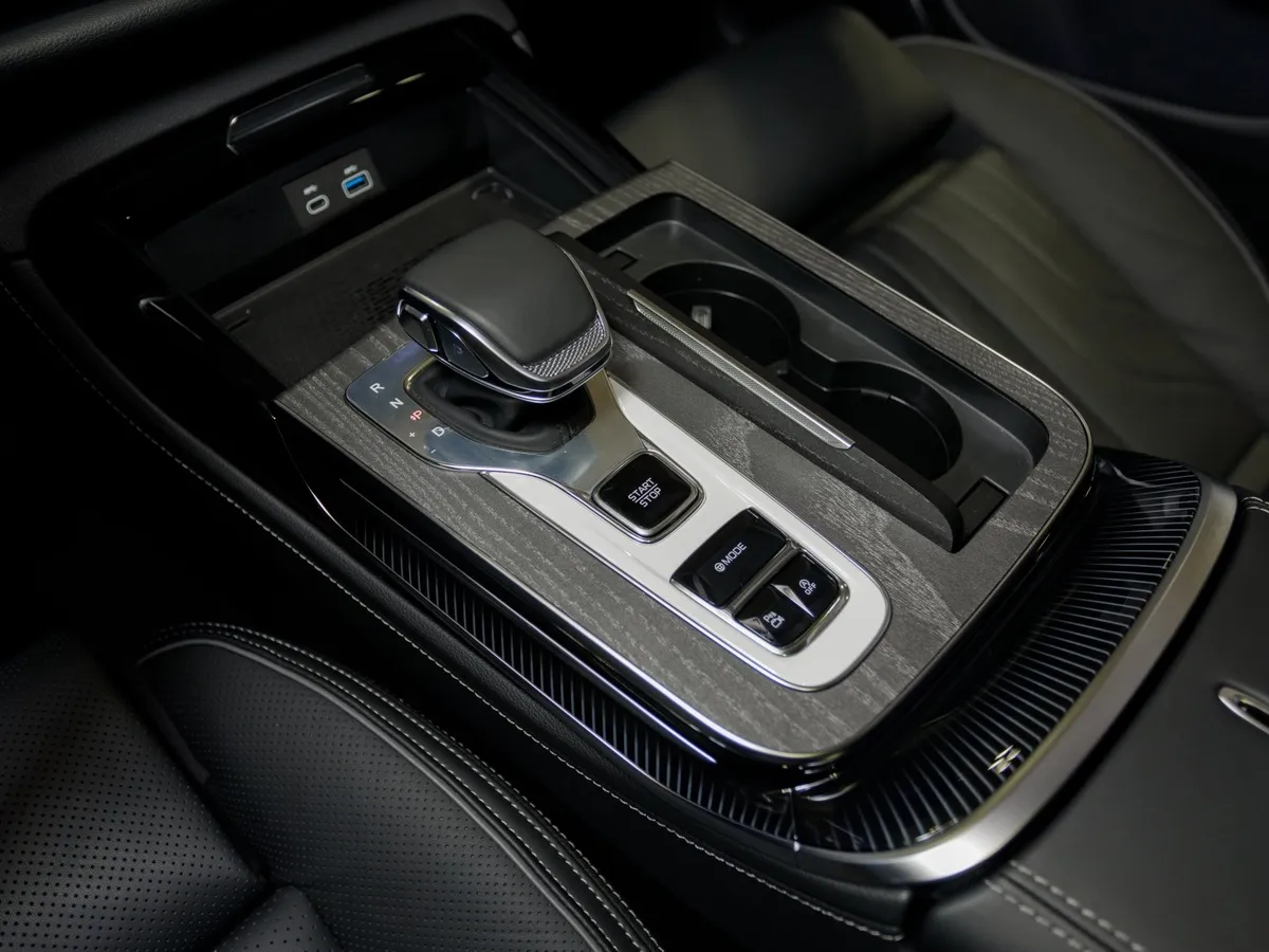 Senat 900 3.0 AT 4WD (326 л.с.) 4 места Черный в АВИЛОН. Слайд №19