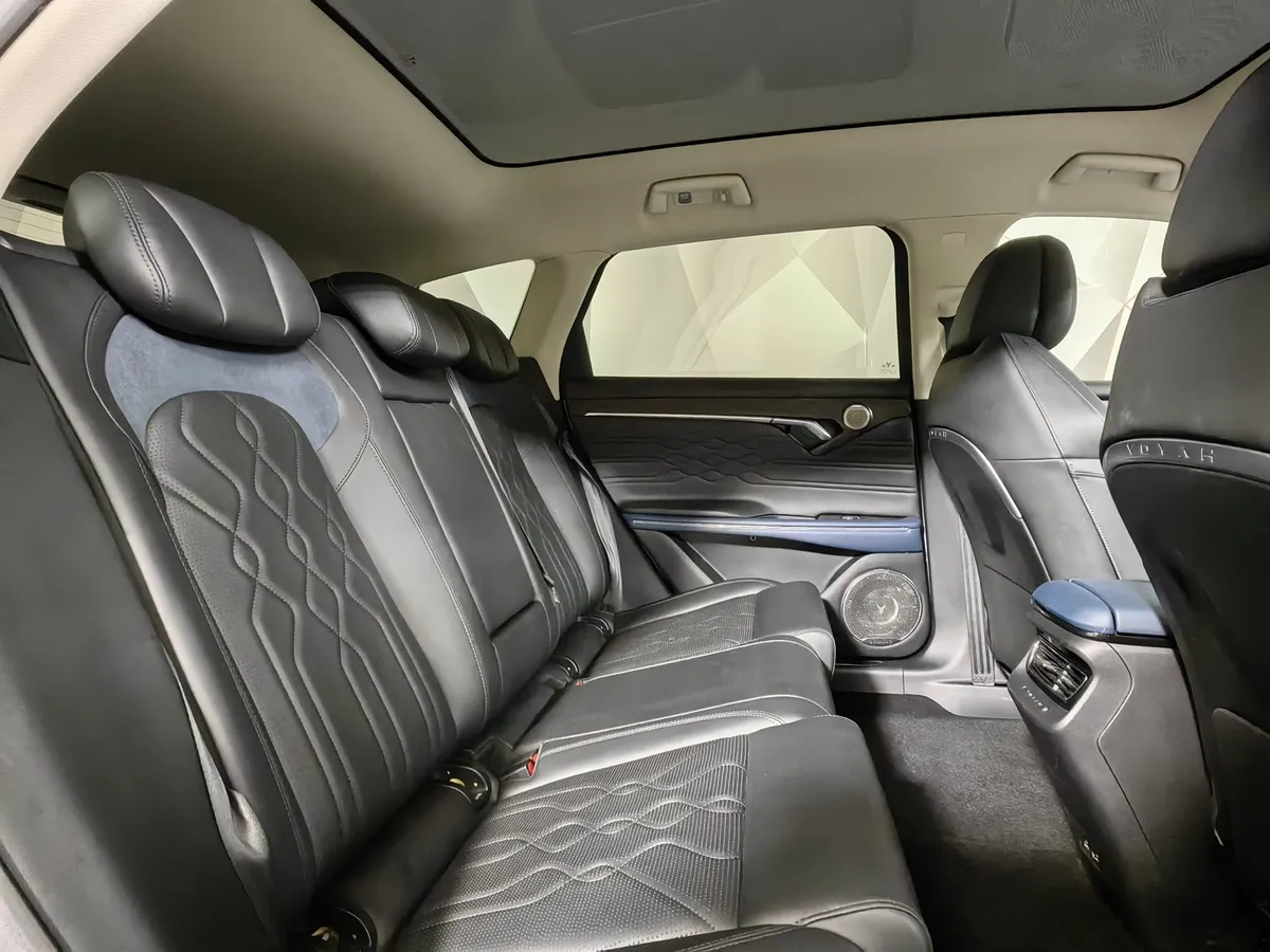 Voyah Free AT AWD (489 л.с.) Серый в АВИЛОН. Слайд №16