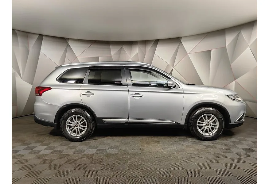 Mitsubishi Outlander 2.0 CVT 4WD (146 л.с.) Серебристый в АВИЛОН. Слайд №6
