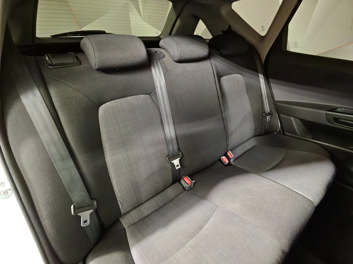 Kia Ceed 1.6 AT (122 л.с.) Luxe Белый в АВИЛОН. Слайд №16
