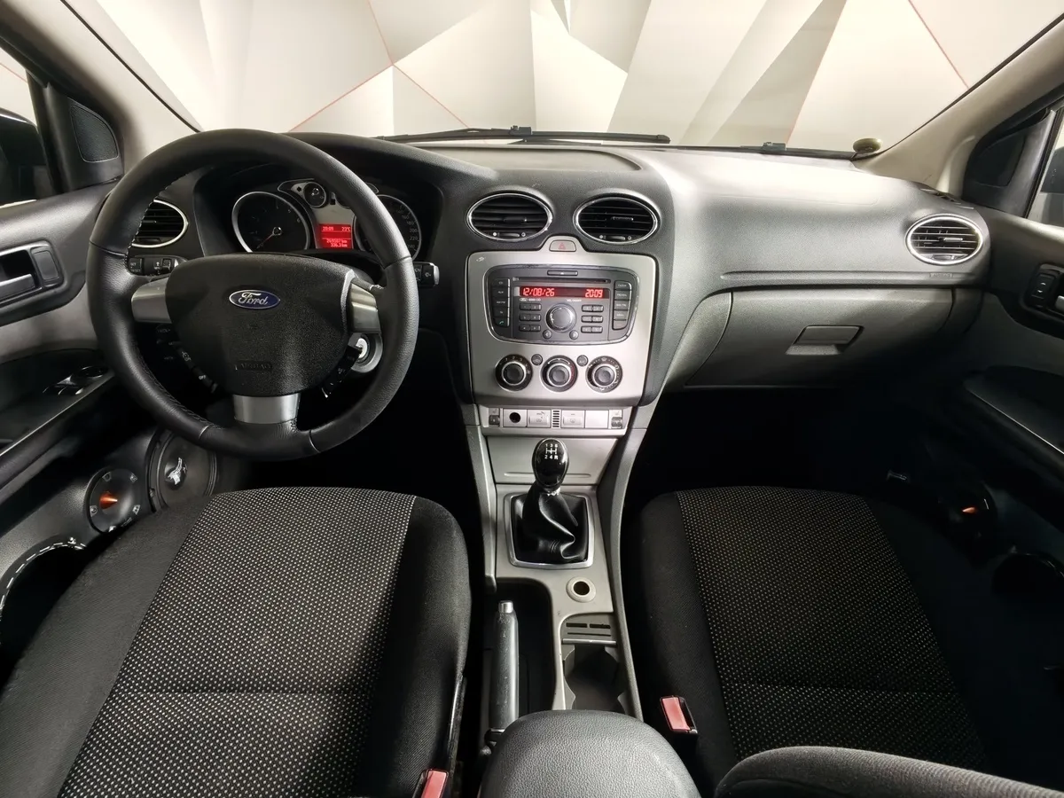 Ford Focus 1.6 MT (101 л.с.) Черный в АВИЛОН. Слайд №13