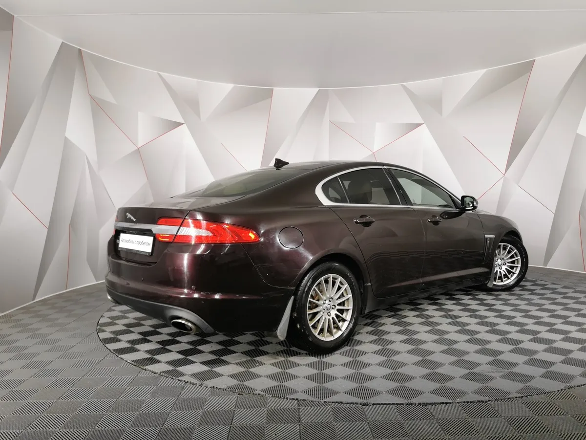 Jaguar XF 2.0 AT (240 л.с.) Luxury Коричневый в АВИЛОН. Слайд №2