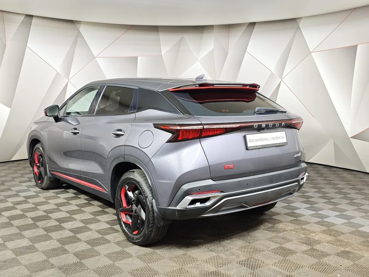 Omoda C5 1.5T CVT (147 л.с.) Lifestyle (красные элементы экстерьера) Серый в АВИЛОН. Слайд №4