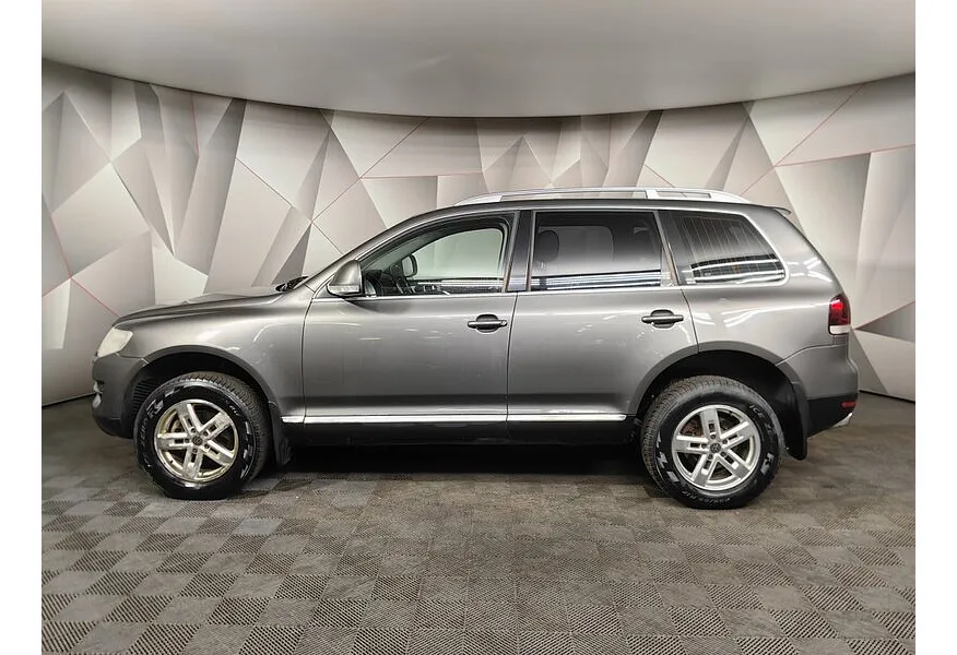 Volkswagen Touareg 2.5 TDI Tiptronic (174 л.с.) R Line Серый в АВИЛОН. Слайд №5