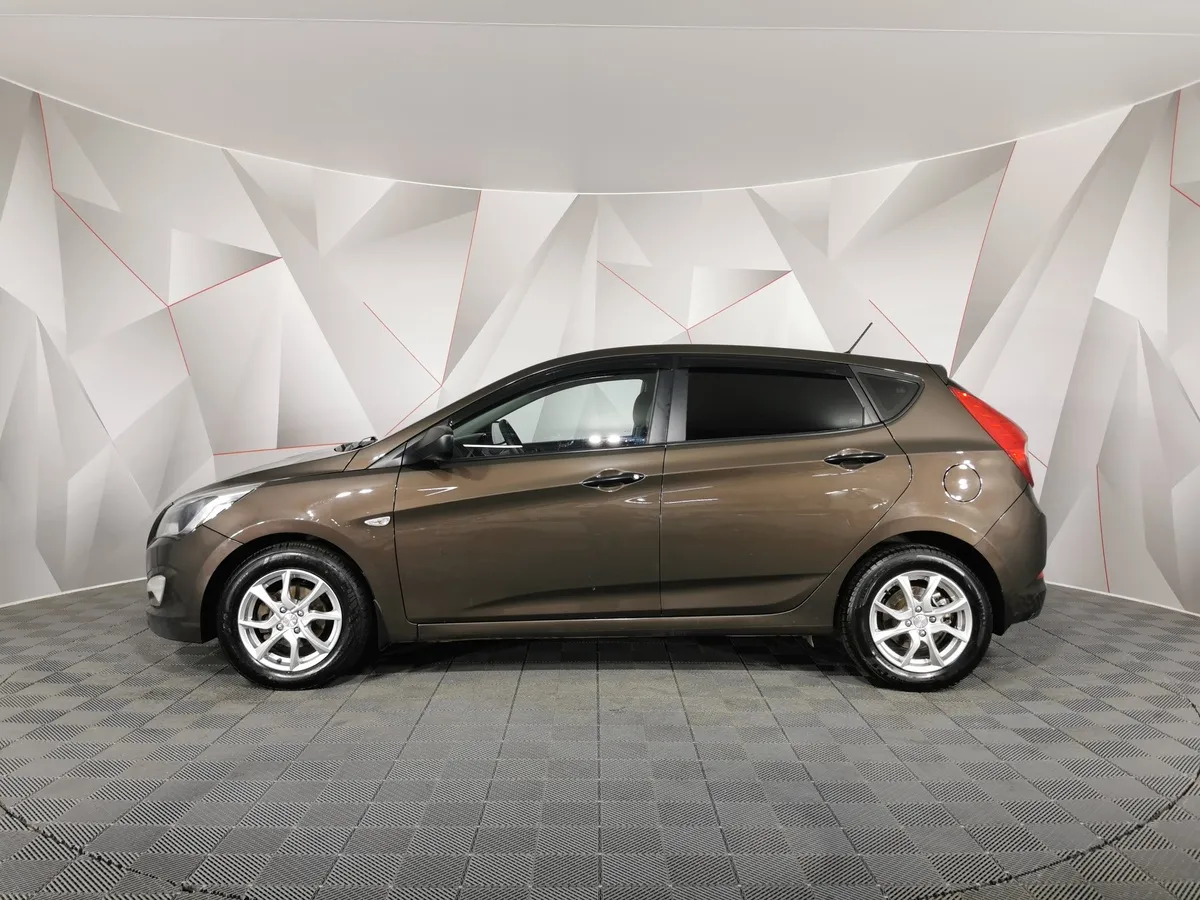 Hyundai Solaris 1.4 MT (107 л.с.) Active Коричневый в АВИЛОН. Слайд №5