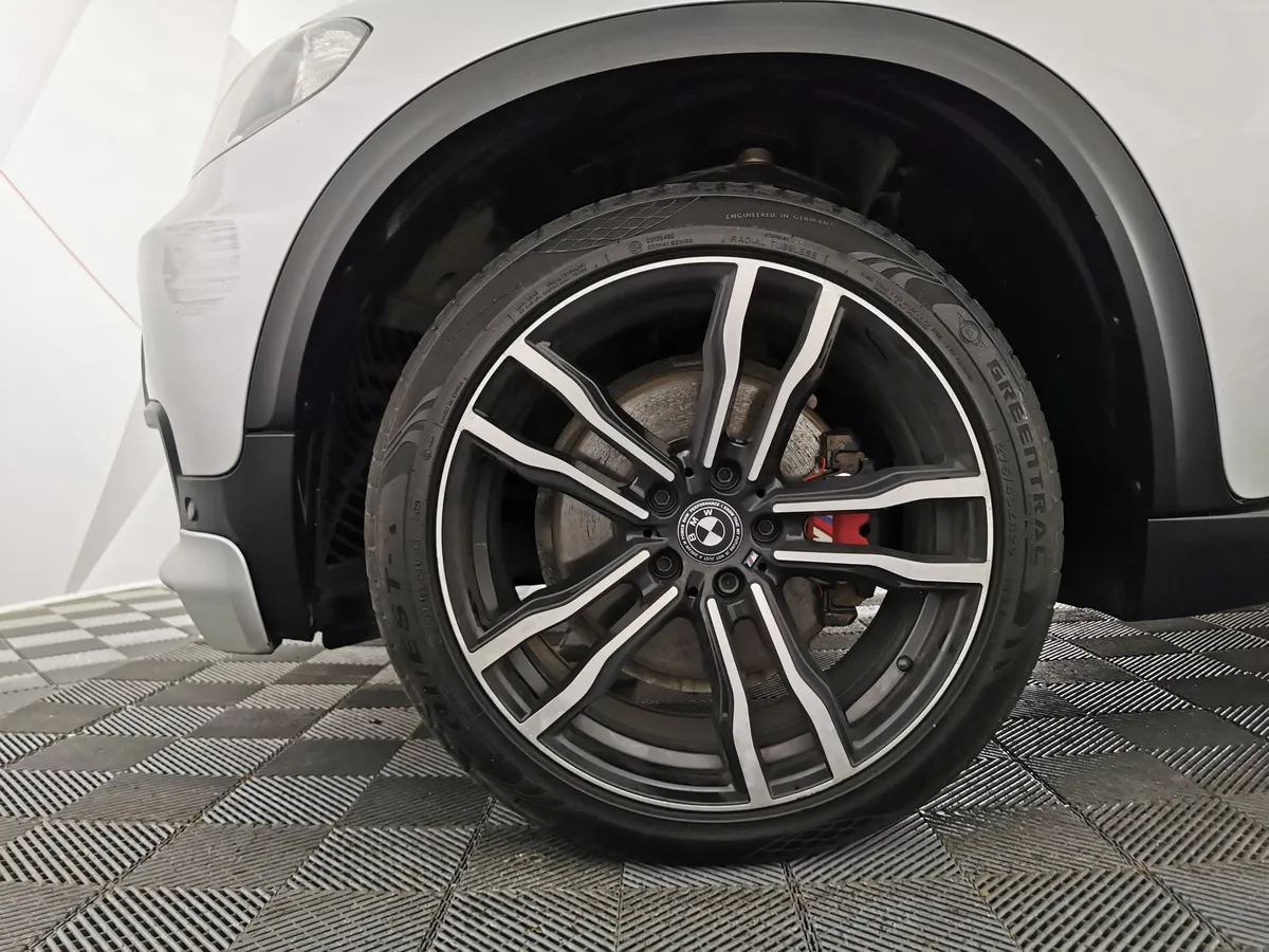 BMW X5 xDrive48i AT (355 л.с.) Серебристый в АВИЛОН. Слайд №7