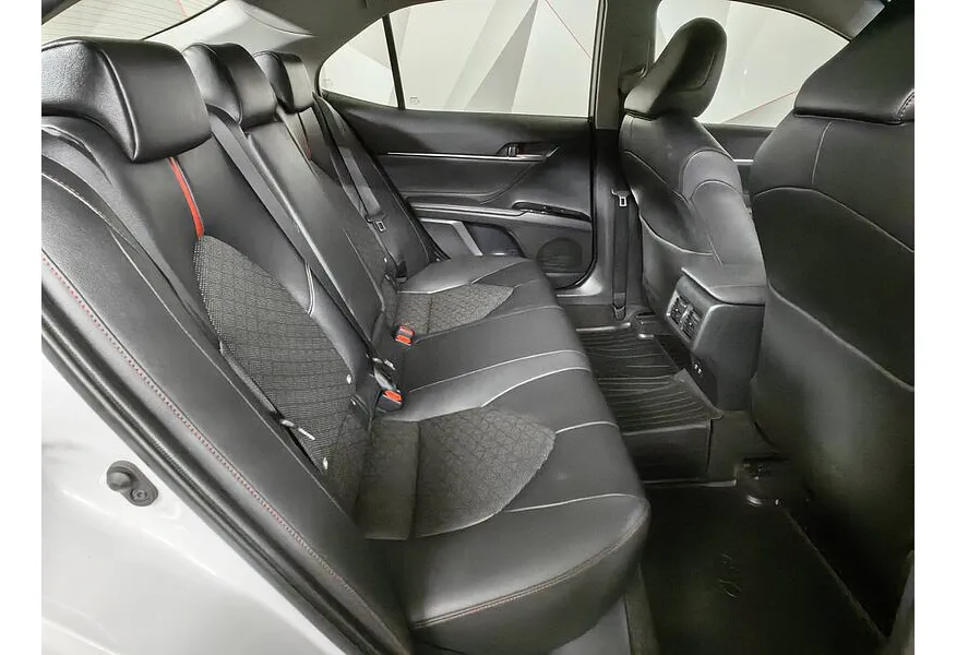 Toyota Camry 2.5 AT (181 л.с.) Белый в АВИЛОН. Слайд №11