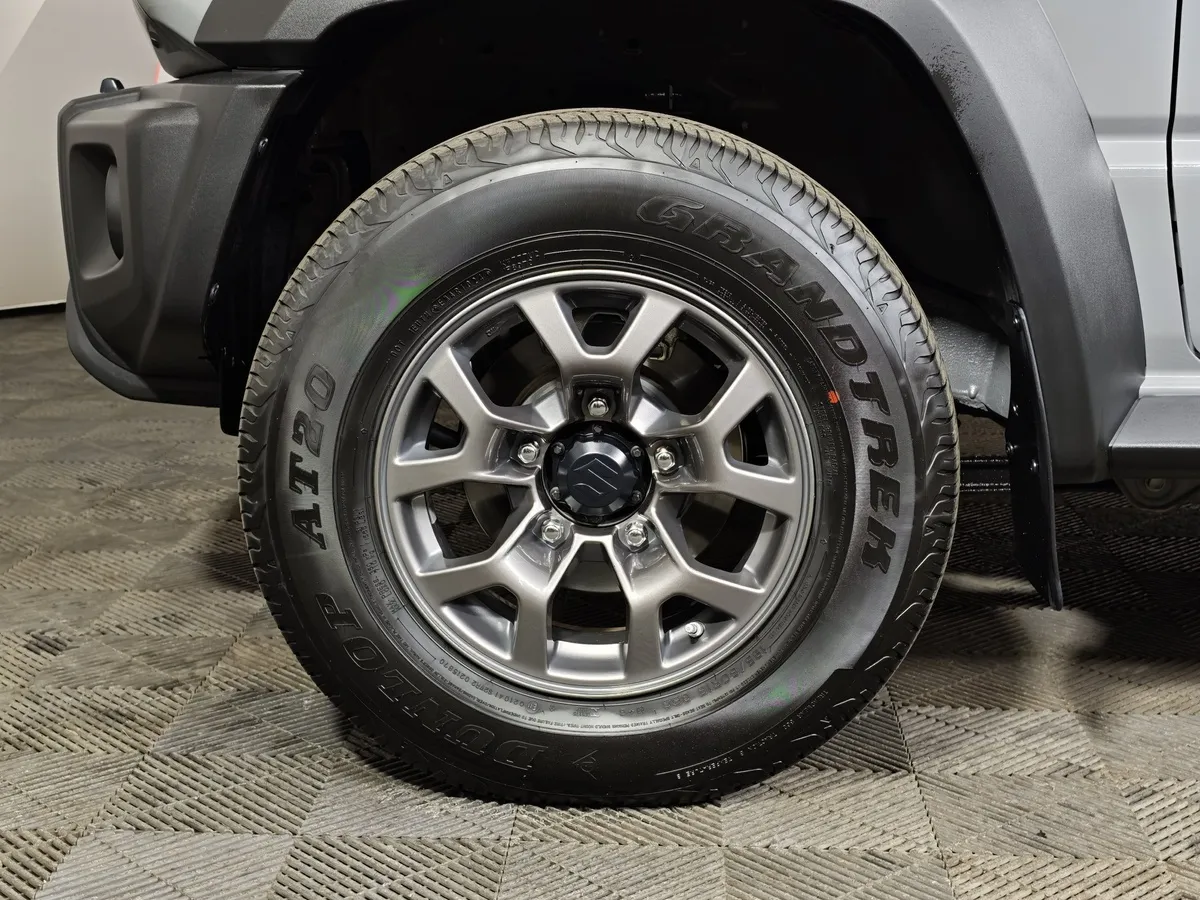 Suzuki Jimny 1.5 AT AWD (102 л.с.) GLX Серый в АВИЛОН. Слайд №9
