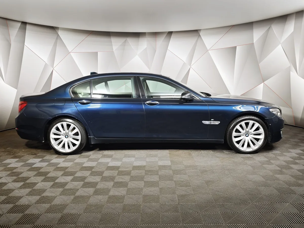 BMW 7 серия 740i AT (320 л.с.) Синий в АВИЛОН. Слайд №6
