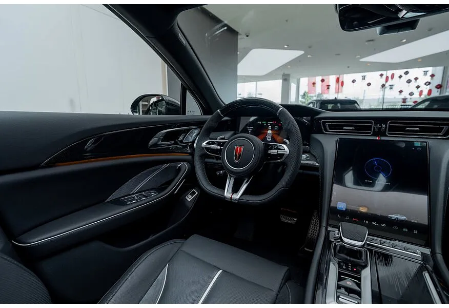 Hongqi H6 2.0T 8AT 2WD (245 л.с.) Deluxe Черный в АВИЛОН. Слайд №6