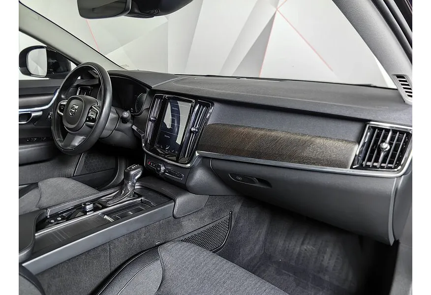 Volvo V90 Cross Country 2.0 D4 AT AWD (190 л.с.) Pro Черный в АВИЛОН. Слайд №13